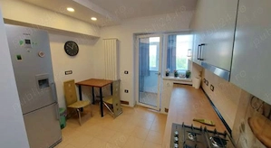 Vând apartament doua camere mobilat si utilat vis a vis de Universitatea Andrei Șaguna - imagine 3