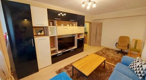 Vând apartament doua camere mobilat si utilat vis a vis de Universitatea Andrei Șaguna - imagine 2