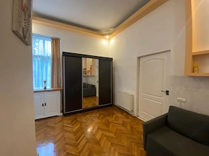 Apartament la casa 3 camere semidecomandat, zona centrala - imagine 3