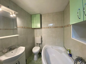 Apartament la casa 3 camere semidecomandat, zona centrala - imagine 7