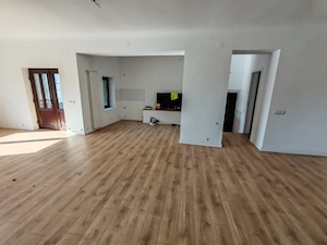 Apartament la casă, curte proprie, zona Gusterita - imagine 2