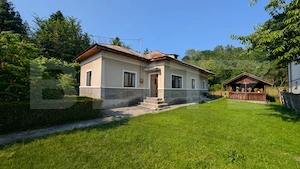 OPORTUNITATE RARĂ! Casă cu teren generos și 2 fronturi stradale — Pucioasa