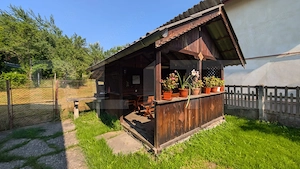 Casă individuala, 75 mp, teren 2180 mp, 2 fronturi stradale, zona Pucioasa - imagine 2