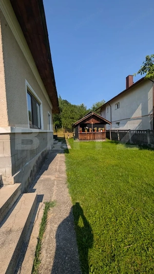 Casă individuala, 75 mp, teren 2180 mp, 2 fronturi stradale, zona Pucioasa - imagine 4