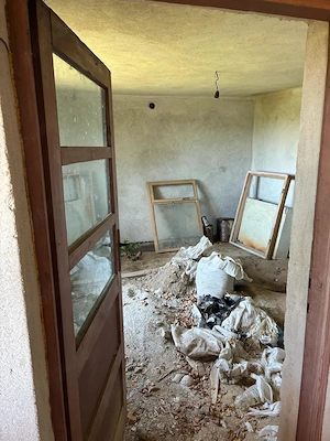 Casa batraneasca de vanzare si teren aferent - imagine 6