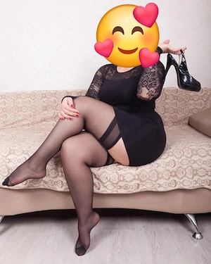Satena cu forme sexy