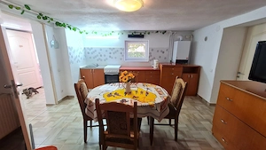 Apartament 2 camere la demisolul unei case, zona Sub Arini - imagine 3