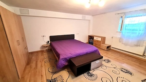 Apartament 2 camere la demisolul unei case, zona Sub Arini