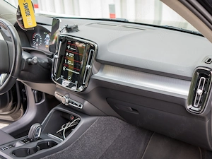 Volvo XC40 B4 AWD Mild Hybrid   197 CP   Momentum Pro - imagine 8
