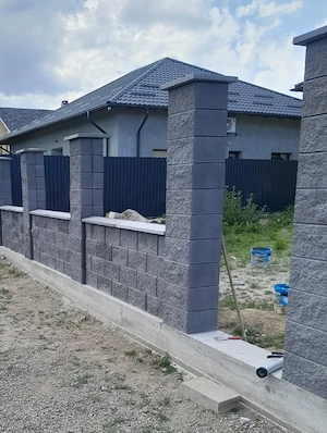 boltari de corativi pentru garduri
