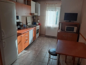 Dau in chirie apartament cu 3 camere