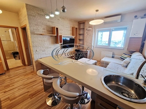Apartament 2 camere, zona UMF - imagine 2
