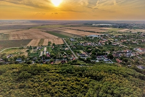 Teren pe deal, 1.150 mp, în Miniș, front 26 m, Drumul Vinului