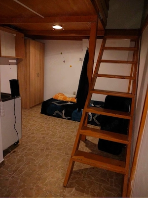 In centrul Aradului dau in chirie apartament cu o camera , baie , bucatarie,pret 180 +120  Garantie. - imagine 3