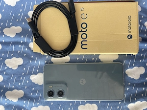 Vând telefon motorola