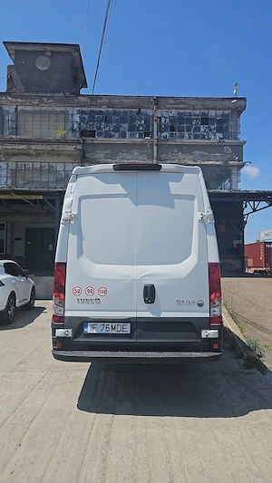 Vând duba Iveco, motor 2300cm 156CP. Varianta long, km 180000reali, an 2018, axa dubla pe spate. - imagine 10