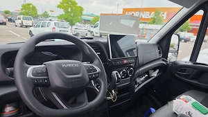 Vand Iveco DAILY, motor 3000cm, CP 207,axa dubla, varianta long, an 2025, km 17mii reali.