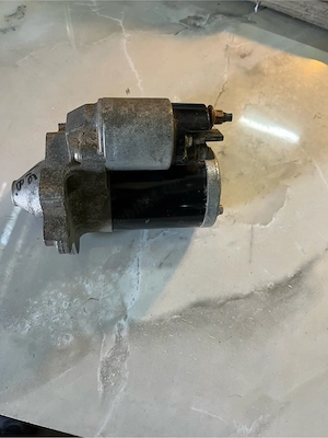Electromotor Dacia Duster 1,6 benzină  - imagine 2