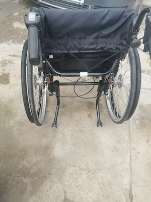 Căruț rulant pentru persoanele cu dizabilități 