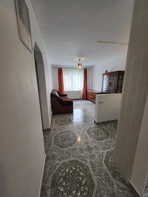 De vanzare  apartament 4camere   - imagine 2