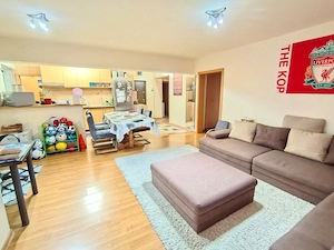 Apartament spatios 100 mp utili cu 4 camere si 2 bai.