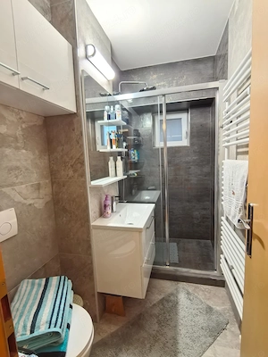 Apartament spatios 100 mp utili cu 3 Dormitoare,Living si 2 bai. - imagine 3