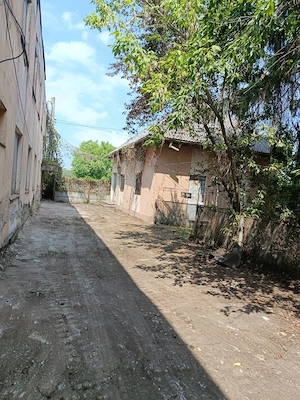 De vanzare .Spatiu comercial in Sighetu-Marmatiei 700mp(p+1) +cladire de 70 mp  - imagine 3