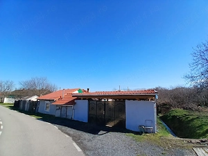 Casă de vânzare în Bucosnita  - imagine 3