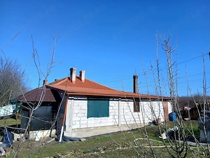Casă de vânzare în Bucosnita  - imagine 8