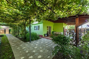 Casa vintage in Com. Uliești, Dambovița  cu  livadă generoasă și anexă