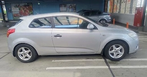 vand Kia Proceed 2 uși 1,6l diesel 2009 euro 4 stare foarte buna gri argintiu 178 000 km Bucuresti  - imagine 3