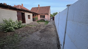 Casă de Vânzare în Sebiș, Jud. Arad   Teren 602 mp   11 m front stradal - imagine 4