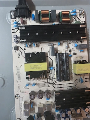Dezmembrez tv Hisense 43a7kq 
