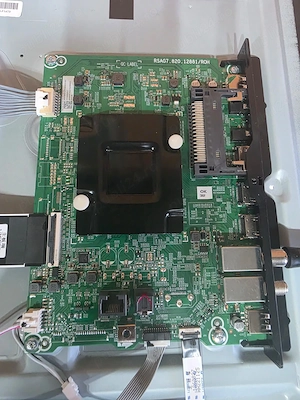 Dezmembrez tv Hisense 43a7kq 