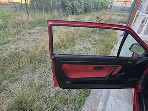 Ofer spre vanzare un superb vw scirocco 1,8 injectie ,an 1989,servo ,computer bord ,scaune sport , - imagine 5