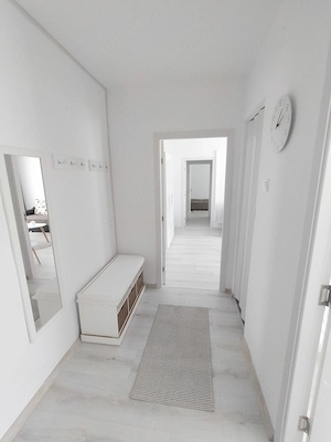 Apartament de închiriat-proaspat renovat, 2 camere -zona Astra - imagine 4