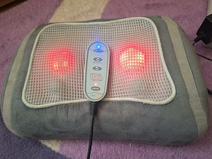 Pernă masaj Shiatsu CURAmed cu încălzire și telecomandă stare buna, pefect functional
