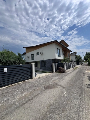 Închiriez casă lângă Pădurea Tunari   cartier privat, P+1, mobilată și utilată, curte amenajata - imagine 2