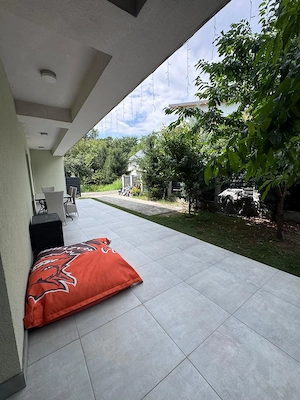 Închiriez casă lângă Pădurea Tunari   cartier privat, P+1, mobilată și utilată, curte amenajata - imagine 3