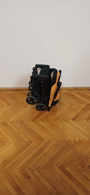1. Cărucior sport ultracompact toTs by smarTrike Minimi, portocaliu negru
