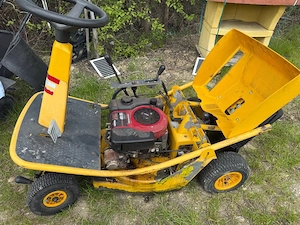 vand tractor de tuns iarba 350 euro
