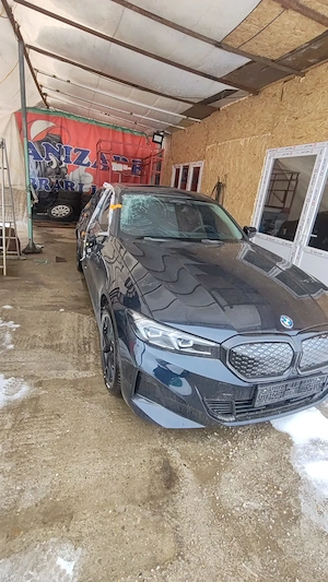 BMW i3 2025, baterie 80kwh -avariat la transport - imagine 5