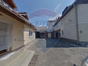 Casă / Vilă cu 8 camere de vânzare - imagine 3
