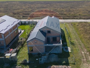 Duplex cu 2 apartamente - 6 camere, terase generoase și curte - imagine 16