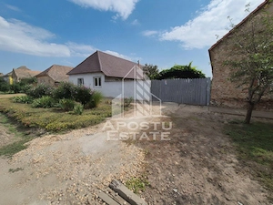 Se vinde casa in Teremia Mare, renovata, teren generos de 1.439 mp