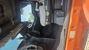Vând doua ansambluri capete tractor si semiremorci frig si prelata - imagine 4