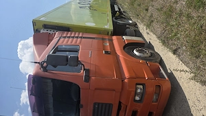 Vând doua ansambluri capete tractor si semiremorci frig si prelata - imagine 2