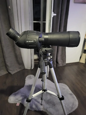 500 Lei. Nou. Telescop cu trepied pentru vizionat Stele sau Vanătoare.