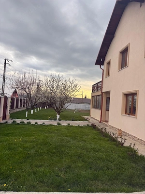 Casa de vanzare - 4 camere - Buhusi - 580 mp