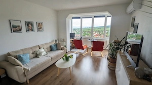 Apartament cu 2 camere, complet utilat și renovat, cu vedere panoramică, de închiriat - imagine 2
